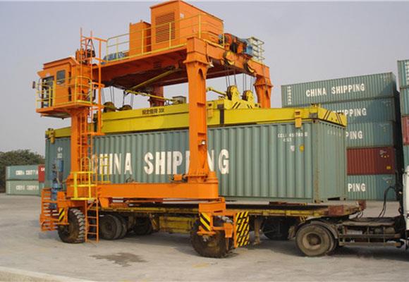 Container-Transporter-Portalkran